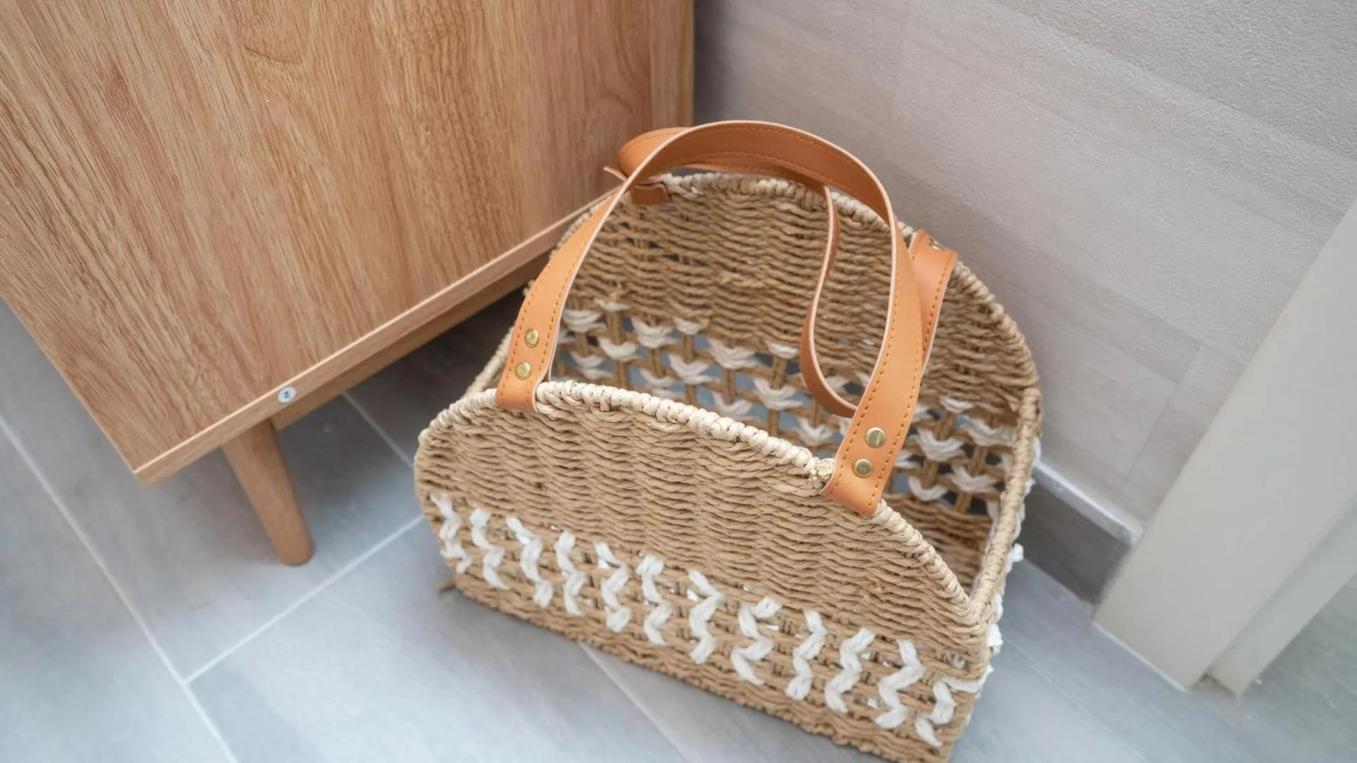 두바이 Chic 1Br In Mesk 1 With Serene Balcony Views By Vibel 아파트