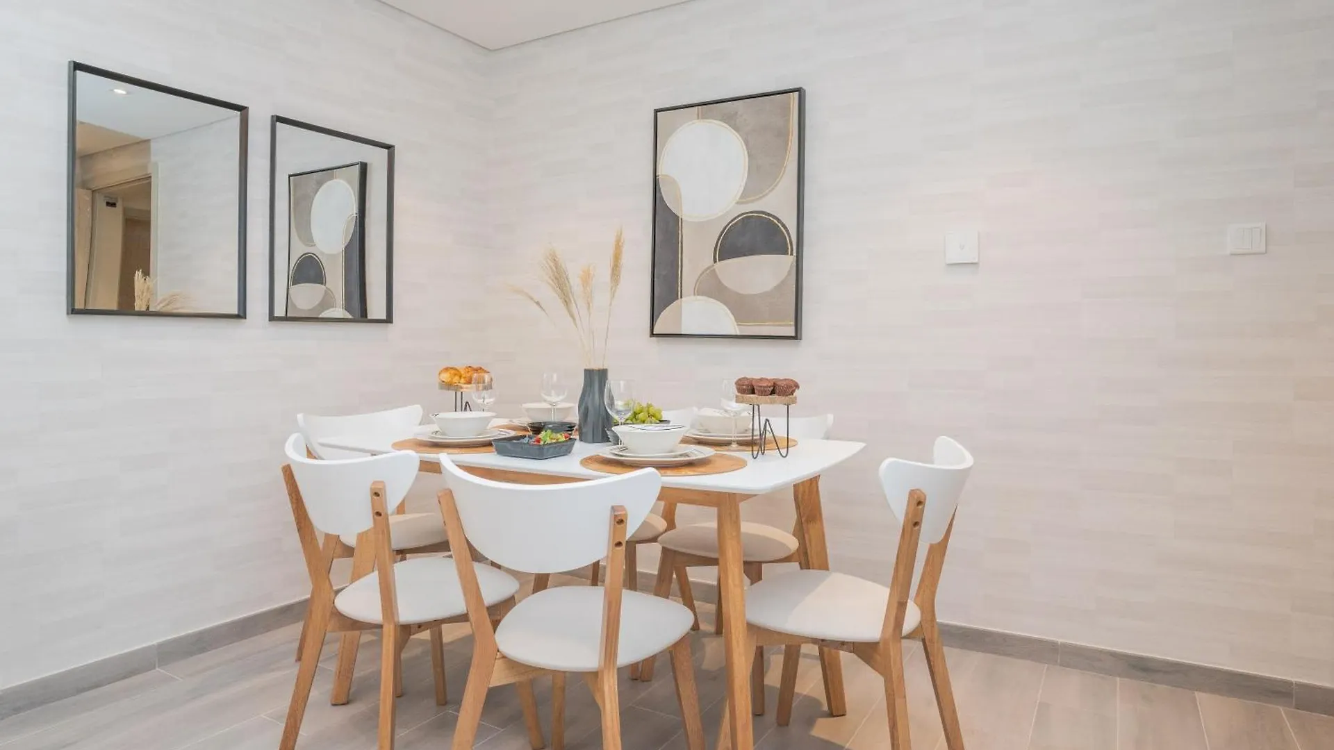 두바이 Chic 1Br In Mesk 1 With Serene Balcony Views By Vibel 아파트
